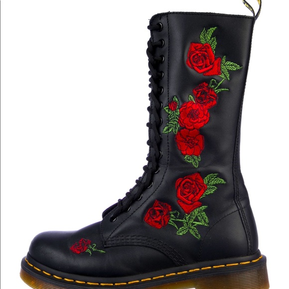 MARTENS WOMEN'S 14-EYE VONDA CASUAL BOOT, BLACK